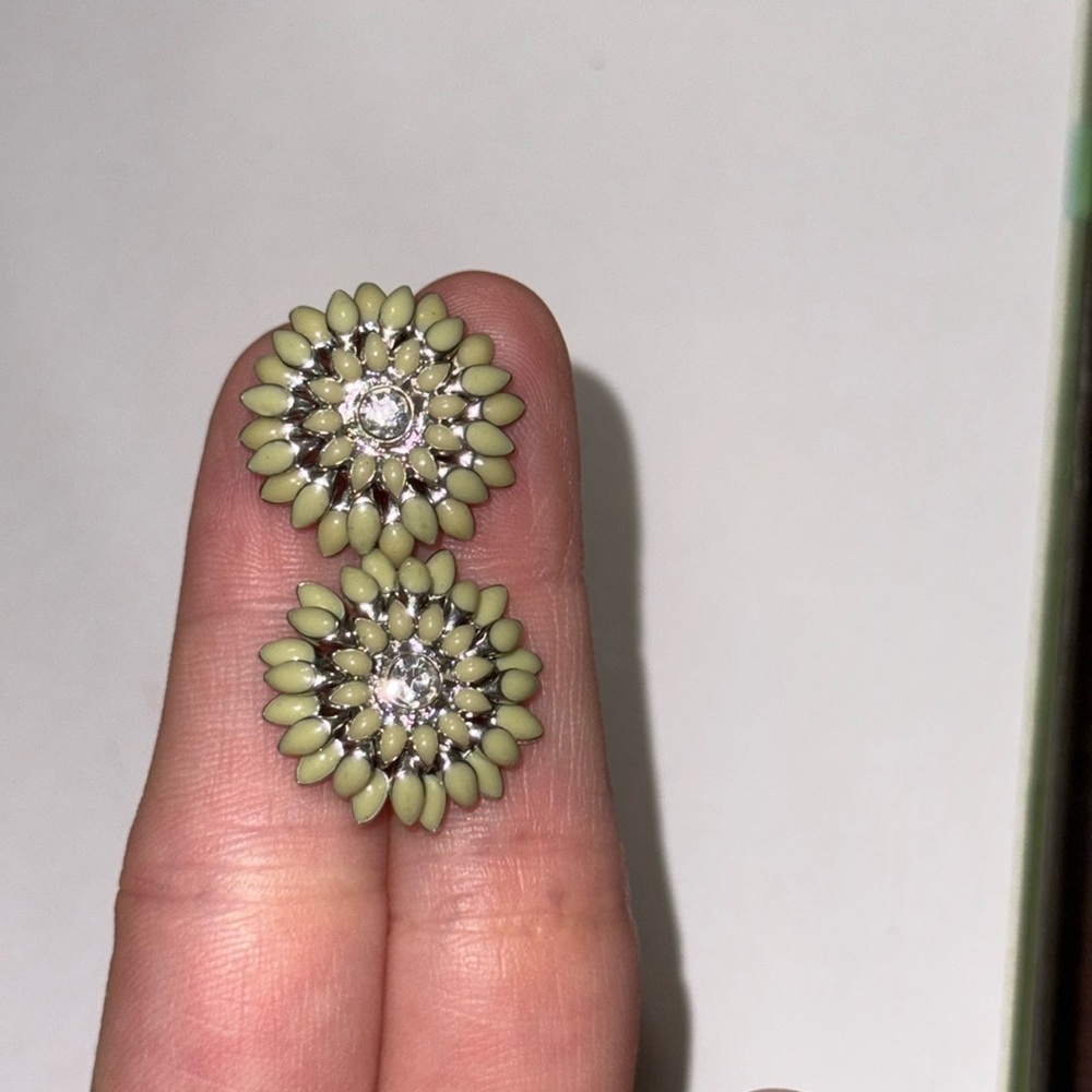Sterling Silver 925 Elegant Floral Stud Earrings - Picture 7 of 12
